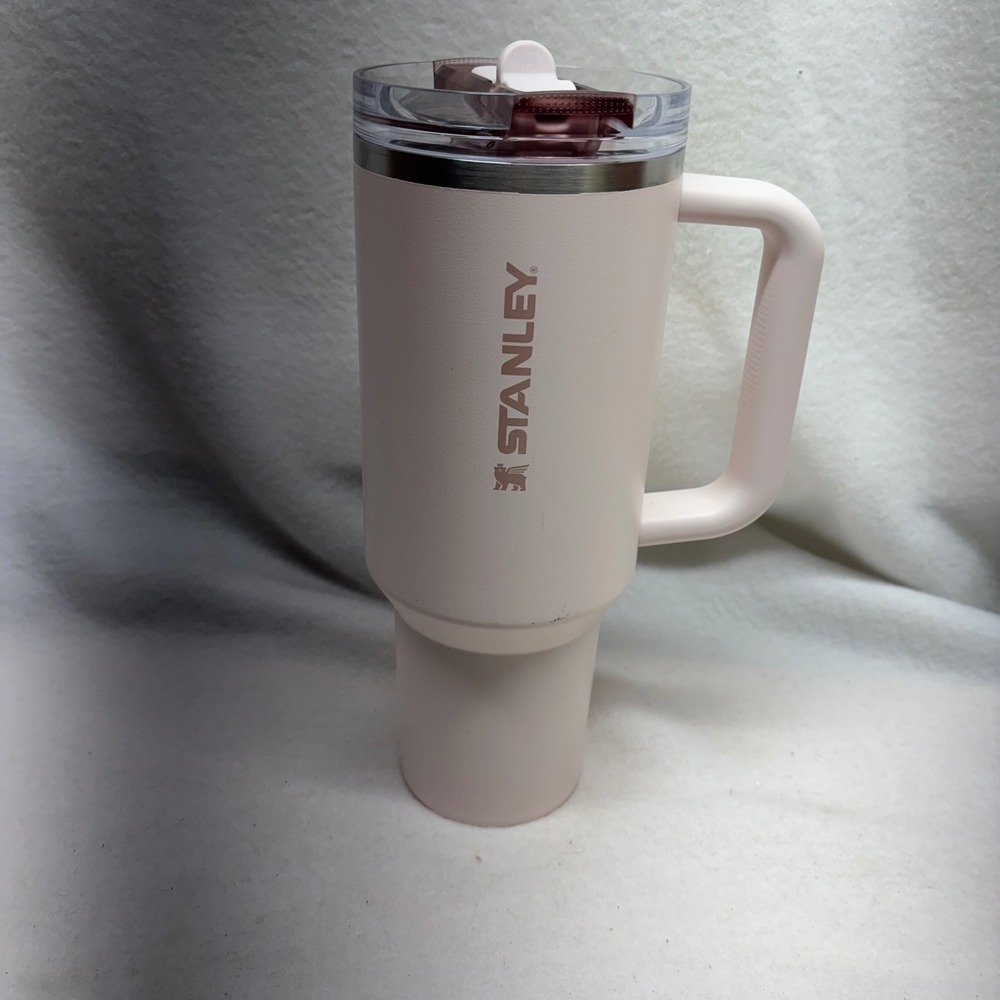 Stanley Quencher H2.0 FlowState Tumbler 40 oz Light Pink Insulated Handle Lid